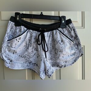 David Lerner Snakeskin Lounge & Workout Shorts – Size M